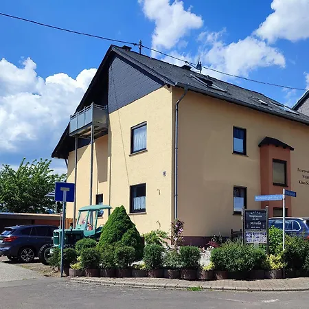 Klaus U. Baerbel شقة Kröv